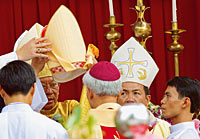 Gehrt das Amt zum Wesen der Kirche wie Wort und Sakrament?